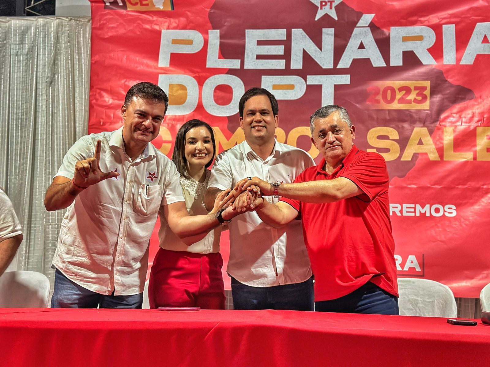 Dep. Estadual Fernando Santana (PT), 1ª Dama Drª. Valonia, Prefeito João Luiz (PT) e Dep. Federal José Guimarães (PT).