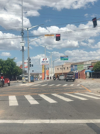 Cruzamento no centro de Campos Sales