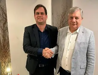 Campos Sales: Prefeito João Luiz (PT), recebe do Dep. Federal José Airton (PT), mais de 1 milhão de reais para serem destinados no custeio da saúde no município.
