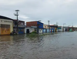 Ceará: Nível de rio sobe devido às chuvas, alaga BR-222 e provoca bloqueios em Caucaia; confira desvios