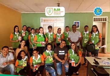Campos Sales: Prefeito João Luiz (PT) e Sec. de Recursos Hídricos e Meio Ambiente, fazem a entrega de sementes do Projeto Agente Jovens Ambientais e realizaram Palestra.